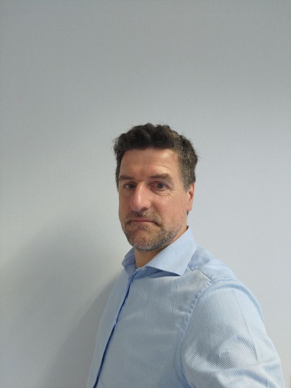 Dr. Axel Bader